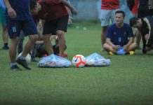 Gelorakan Sepak Bola, Legislator Jombang Gelar Doa Bersama di Tengah Lapangan